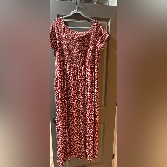 Dresses & Skirts - Chic Red Floral Maxi Dress